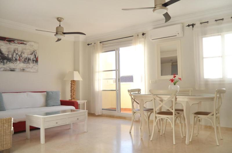 Terrasol Baviera Golf Apartment กาเลตา เด เวเลซ ภายนอก รูปภาพ
